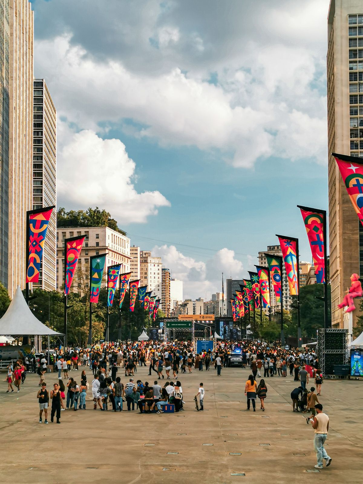 Blade Flags – Straight Vertical Advertising Flags