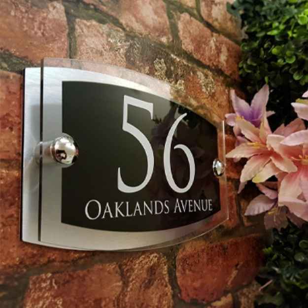 Name Plate Signage – Vibrant & Trendy Displays