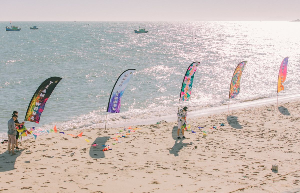 Telescopic Flags – Adjustable Height Advertising Flags