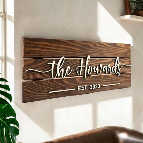 Custom wooden nameplates are available in Dubai.